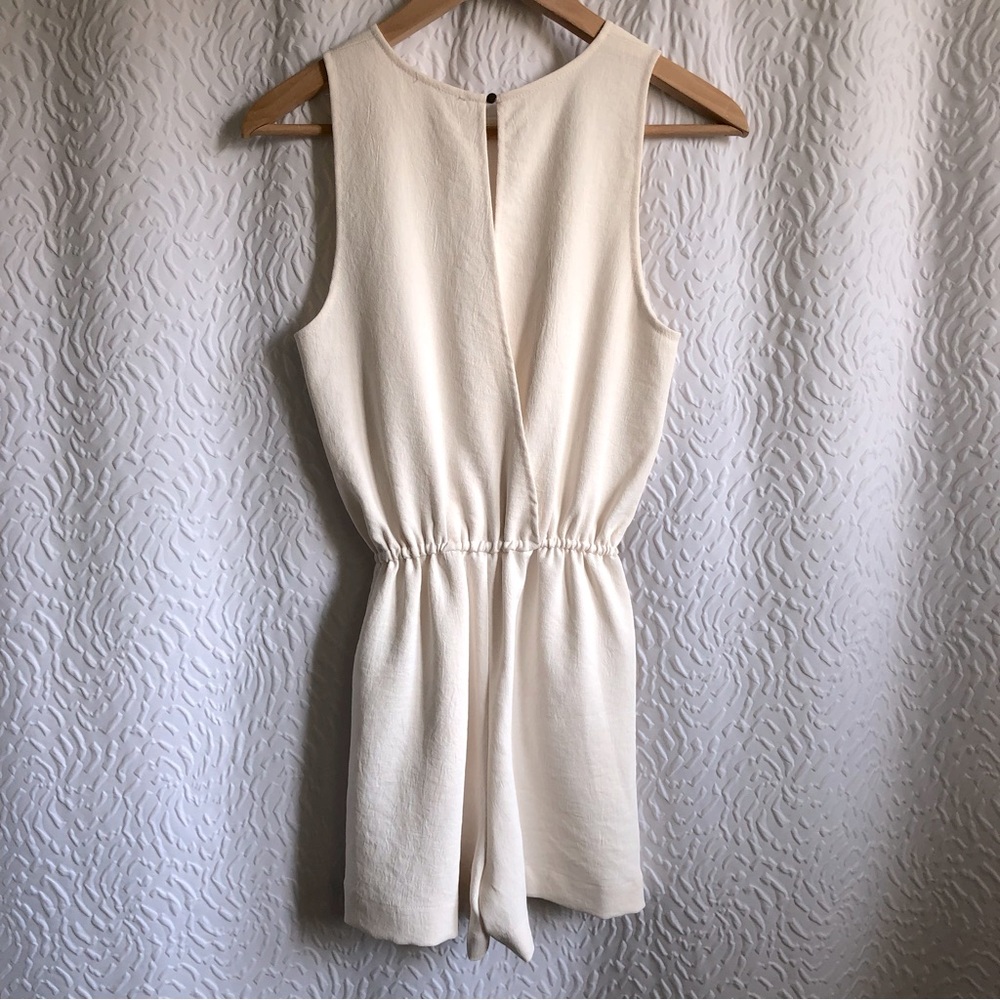 Aritzia Wilfred Light Birch Cinch-Waist 2 Pocket Criss-cross Back Rive Romper - Picture 5 of 16